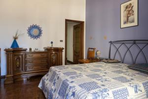 a bedroom with a bed and a wooden dresser at Dimora del Bonsignore in Turin