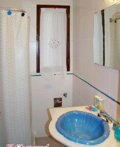 a bathroom with a blue sink and a mirror at Home Beach Chapadmalal in Chapadmalal