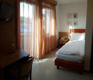 Rúm í herbergi á Hotel Olimpic