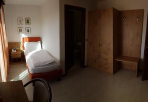 Rúm í herbergi á Hotel Olimpic
