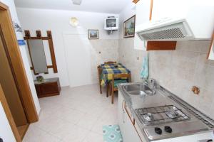 Kuchyň nebo kuchyňský kout v ubytování Apartments Milka