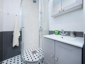 Et badeværelse på Gonsiori 7 Lux Apartment + 20 billeder