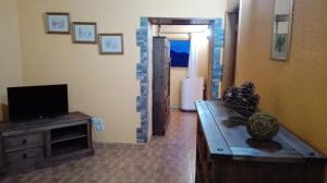 Televízia a/alebo spoločenská miestnosť v ubytovaní Casa Los Manantiales