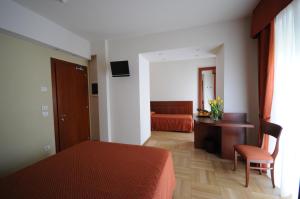 A bed or beds in a room at Hotel Conradi