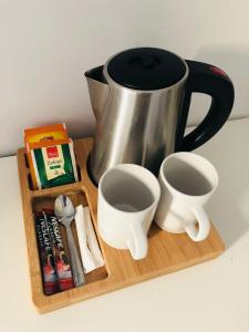 Set per la preparazione di tè e caffè presso Hotel Old Sarajevo