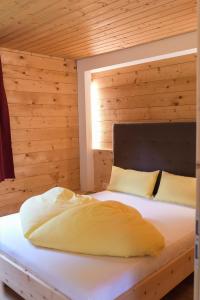 Postel nebo postele na pokoji v ubytování Ferienhütte Premstlahof