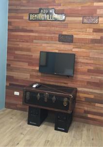 a room with a wall with a tv and a trunk at Luck Homestay in Jiufen