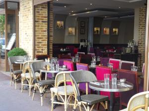 a row of tables and chairs in a restaurant at Au limousin in Levallois-Perret