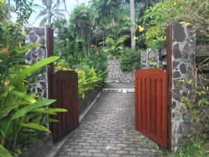 En have udenfor Villa Serendah Senggigi