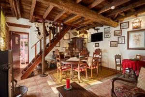 a dining room with a table and chairs at Sotam Country House in Góis
