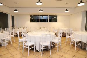 A restaurant or other place to eat at Hotel Valle Verde