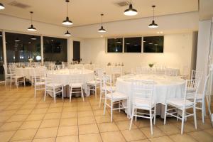 A restaurant or other place to eat at Hotel Valle Verde