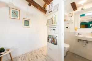 Un baño de Buhardilla en Calle Amparo-Lavapiés