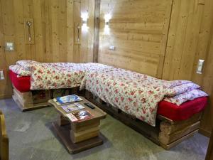 Giường trong phòng chung tại Le grenier des rêves