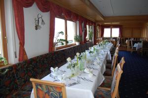 Restoran või mõni muu söögikoht majutusasutuses Hotel Gstatsch