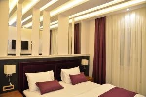 Postel nebo postele na pokoji v ubytování Hotel Prezident + 32 fotografií