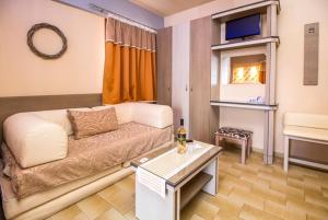 Un lugar para sentarse en Takis Hotel Apartments
