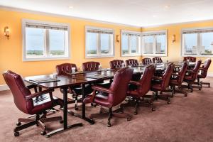 a conference room with a long table and chairs at Planters Inn on Reynolds Square in Savannah