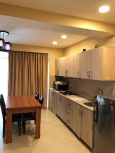 Η κουζίνα ή μικρή κουζίνα στο Anna Apartaments on Didveli