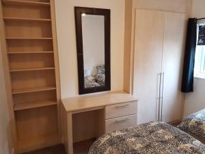 a bedroom with a dressing table and a mirror at 3 BedroomHouse For Corporate Stays in Kettering in Kettering