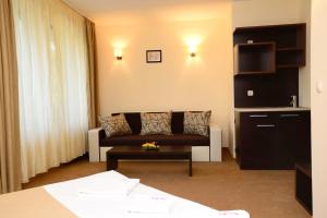 A seating area at Hotel Mursalitsa by HMG - Half board