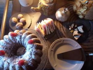 Jedlo v ubytovaní bed & breakfast alebo blízkom okolí