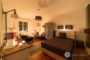Säng eller sängar i ett rum på Zimmerblick Villa Dohna