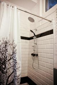 Kúpeľňa v ubytovaní Wilhelmstadt Apartment 90m - PARKING + 37 fotografií