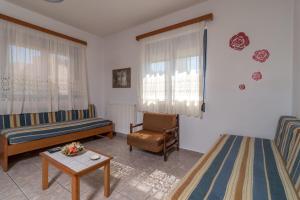 A seating area at Roula Apartments
