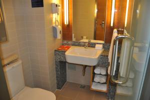 a bathroom with a sink, toilet, and bathtub at Holiday Inn Express Beijing Dongzhimen, an IHG Hotel in Beijing