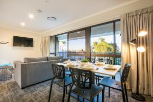 Afbeelding uit fotogalerij van Nightcap at Kawana Waters Hotel in Kawana Waters