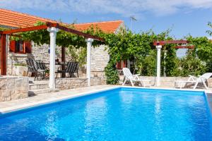 Gallery image of Countryside Family Villa with Private Pool in Donje Selo na Šolti