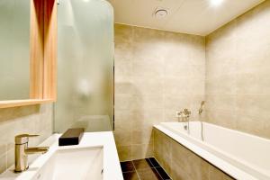 Koupelna v ubytování Blanc Business Hotel