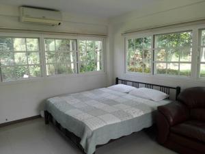 Ένα ή περισσότερα κρεβάτια σε δωμάτιο στο Cottages @ Hill Resort