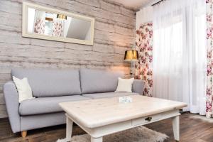 Część wypoczynkowa w obiekcie Apartamenty Sun & Snow Resorts Lipki Park z sauną