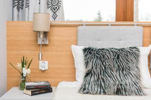 Łóżko lub łóżka w pokoju w obiekcie Apartamenty Sun & Snow Resorts Lipki Park z sauną