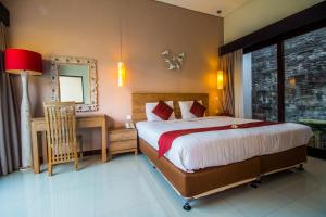 Postel nebo postele na pokoji v ubytování Svarna Suites Seminyak