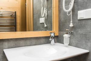 Łazienka w obiekcie Apartamenty Sun & Snow Resorts Lipki Park z sauną