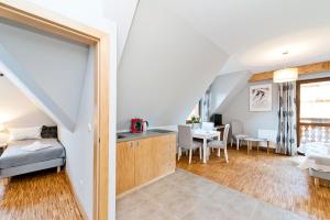 Łóżko lub łóżka w pokoju w obiekcie Apartamenty Sun & Snow Resorts Lipki Park z sauną