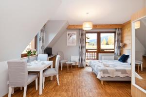 Łóżko lub łóżka w pokoju w obiekcie Apartamenty Sun & Snow Resorts Lipki Park z sauną