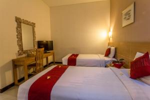 Postel nebo postele na pokoji v ubytování Svarna Suites Seminyak