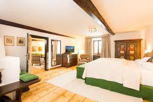 Postel nebo postele na pokoji v ubytování Schloss Prielau Hotel & Restaurants