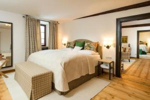 Letto o letti in una camera di Schloss Prielau Hotel & Restaurants