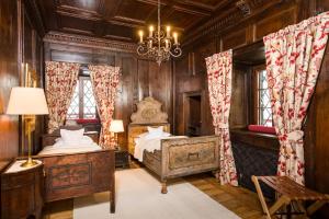 Letto o letti in una camera di Schloss Prielau Hotel & Restaurants