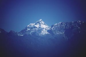 Pemandangan umum gunung atau pemandangan gunung yang diambil dari resor