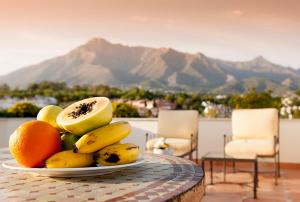 a plate of fruit sitting on top of a table at Apartamentos Guadalpin Boutique in Marbella