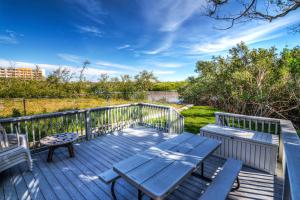 A balcony or terrace at Seaside Cottage B