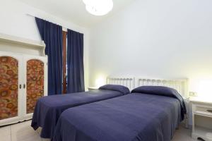 A bed or beds in a room at Il Gabbiano Piano Terra - Goelba
