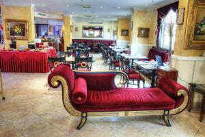 Posezení v ubytování Al Maha Regency Hotel Suites - Managed by Aoudi Consultants