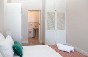 Postel nebo postele na pokoji v ubytování Moncrieff Manor